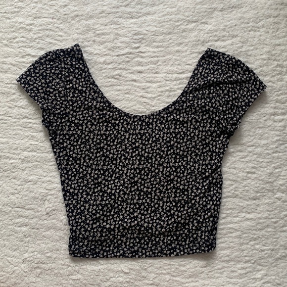 GARAGE black floral crop top - Picture 1 of 2